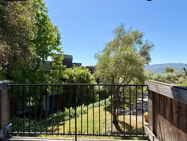 Building Photo - Recently Updated One Bedroom condo in the desirable Shelter Ridge Complex for rent!