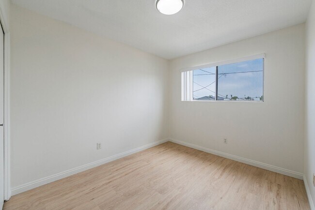 Building Photo - North Redondo 3 bedroom