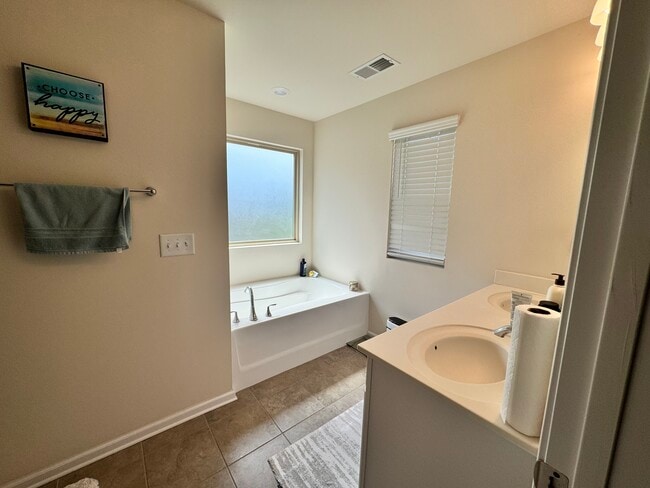 Building Photo - 529 Common Raven Ct