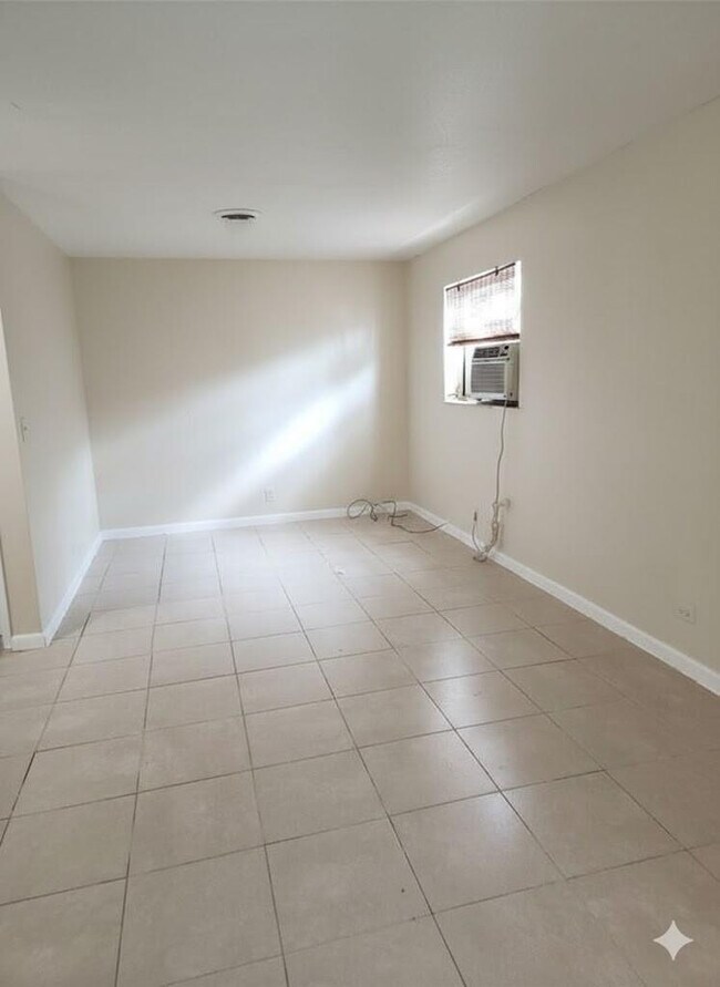 Building Photo - 1300 NW 61st Ave