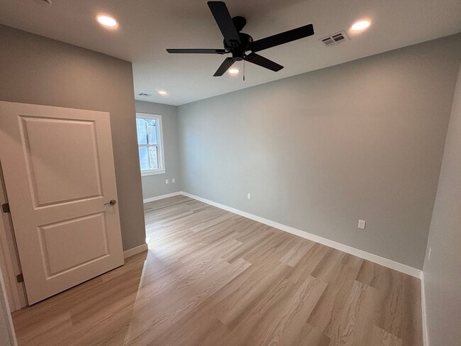 Building Photo - Stunning New Build in Central Manhattan! Available NOW!