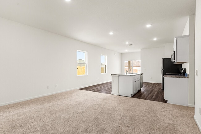 Building Photo - 927 Middlebury Farms