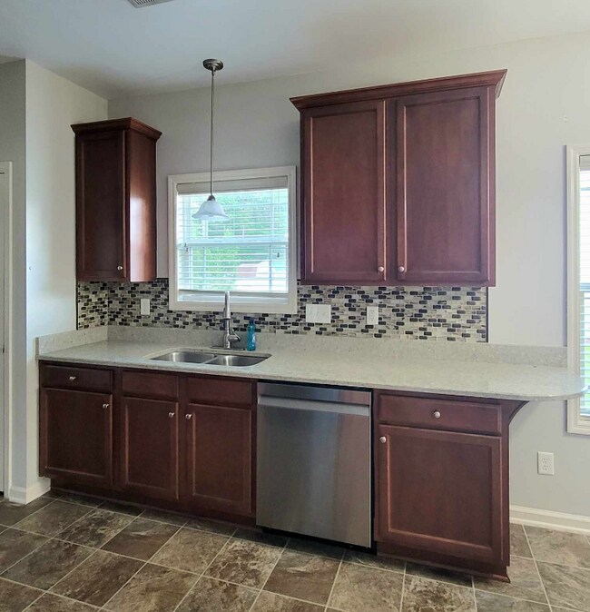 Building Photo - 5833 Kindley Dr