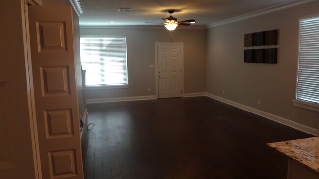 Building Photo - 1220 Pithon St