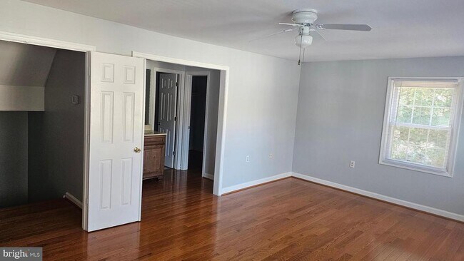 Building Photo - 12131 Salemtown Dr