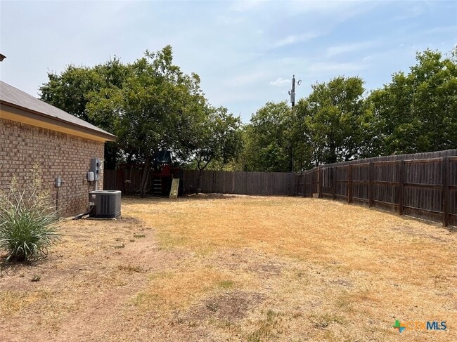 Building Photo - 201 Sladecek Dr