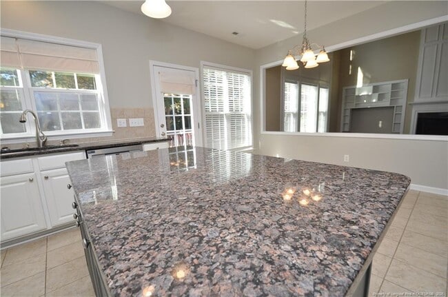 Building Photo - 300 Sutton Glen Dr