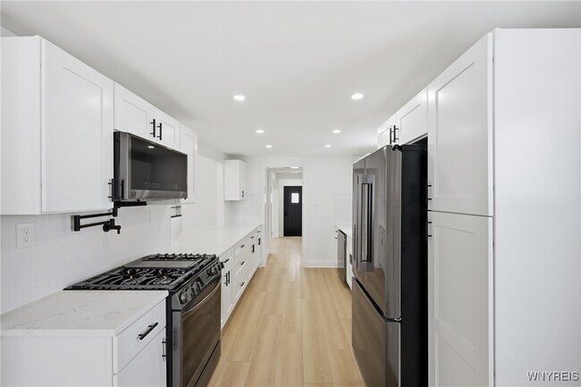 Building Photo - 219 Louvaine Dr