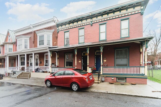 Building Photo - 3 Bedroom 1.5  Bath home in Harrisburg PA