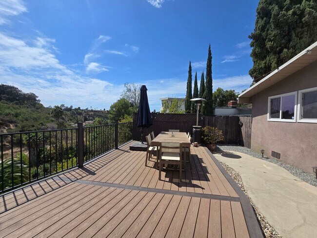 Building Photo - 5539 Baja Dr