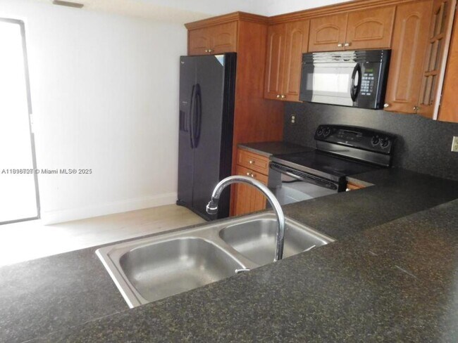 Building Photo - 3 bedroom in North Miami FL 33179