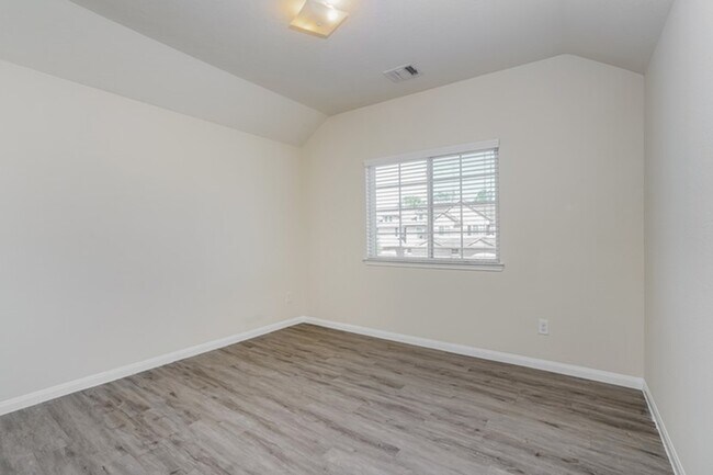 Building Photo - 6223 Brenwood Cir