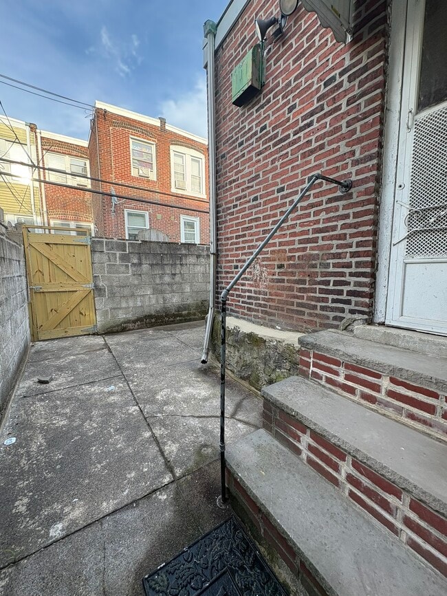 Building Photo - 1417 S Newkirk St