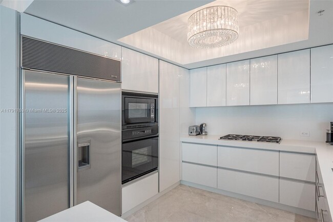 Building Photo - 3535 S Ocean Dr
