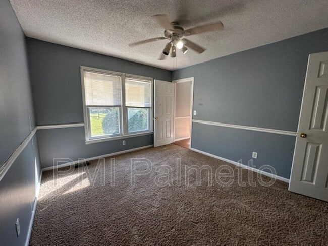 Building Photo - 105 Larkspur Ct