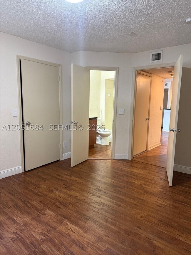 Building Photo - 12980 Vista Isles Dr