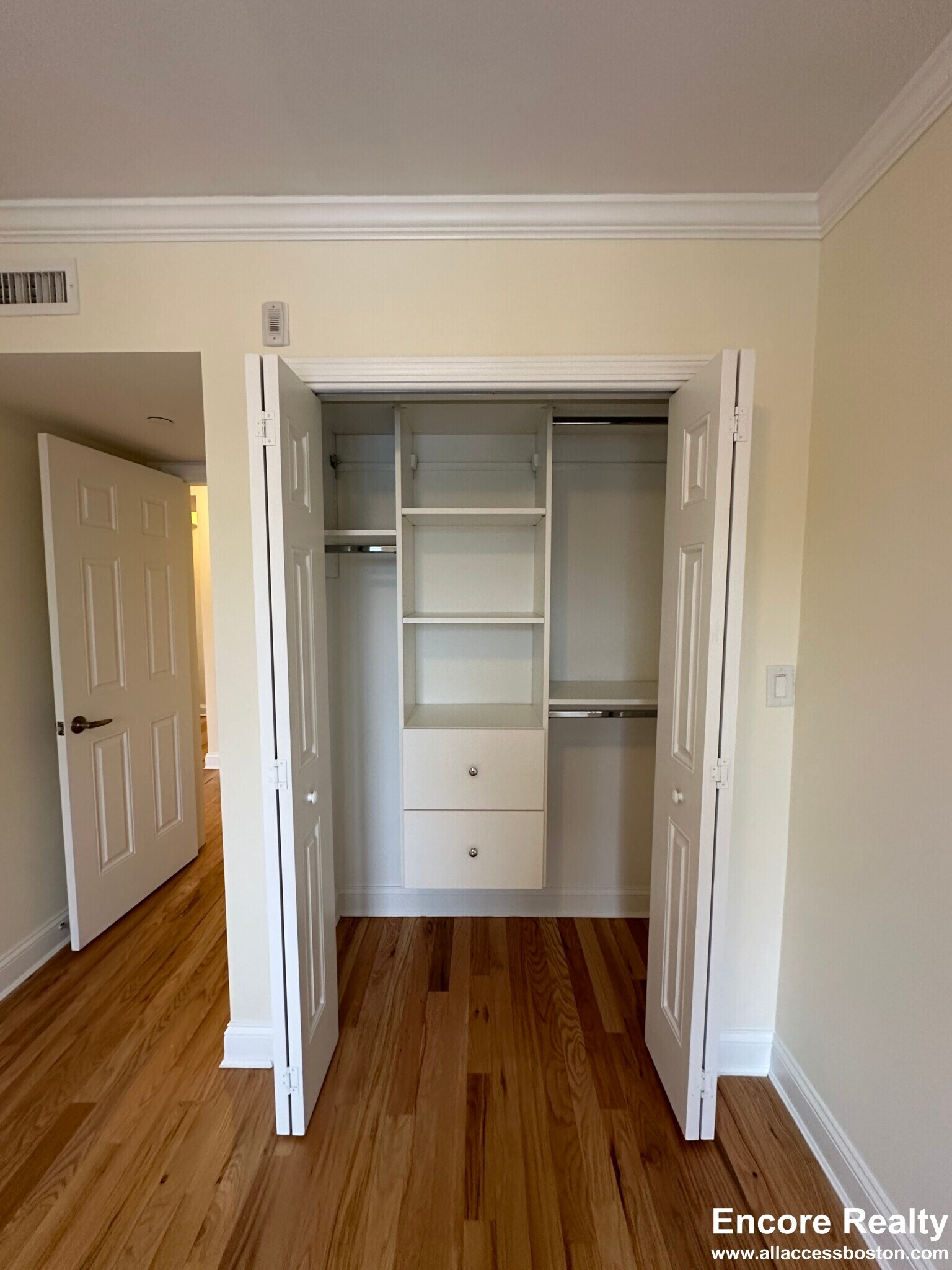 Building Photo - 14 Chauncy St