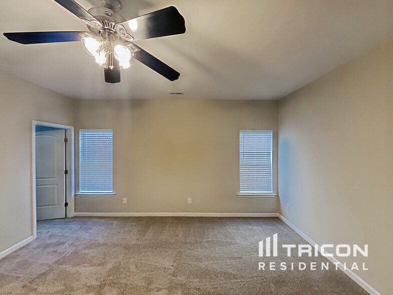 Building Photo - 109 Claystone Dr