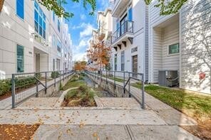 Building Photo - 5838 E Post Oak Ln