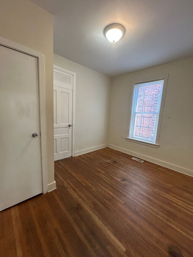 Building Photo - Spacious 3 bedroom uptown, Harrisburg