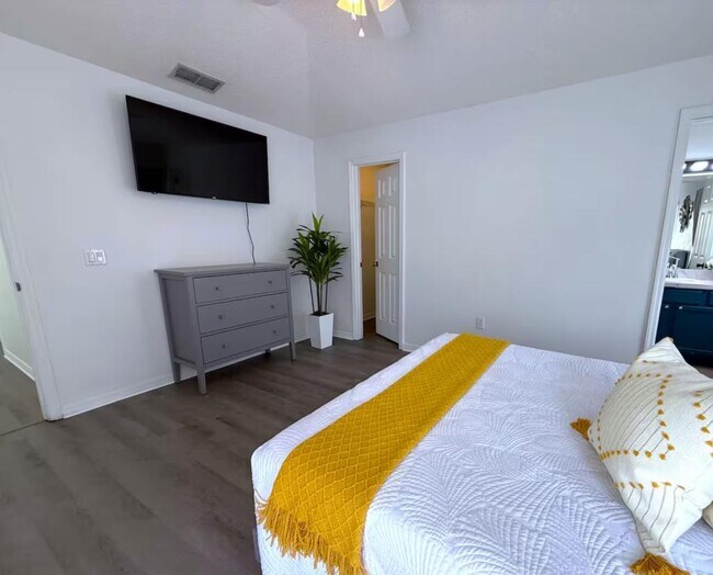 Building Photo - 1518 Gulfview Dr