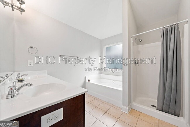 Building Photo - 1765 Stoney Creek Dr SE