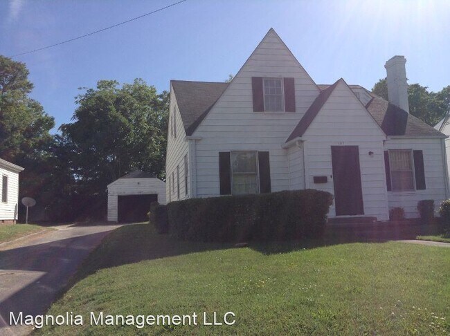 Primary Photo - 3 br, 2 bath House - 137 W. Andrews Ave