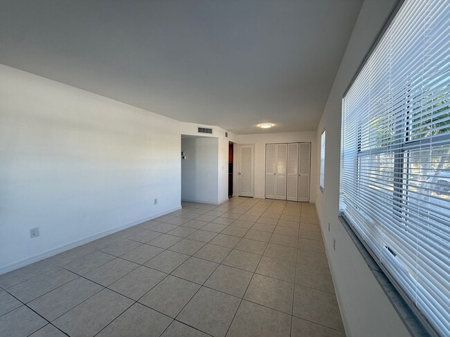Building Photo - Freshly Remodeled - 1 Bedroom Unfurnished ...