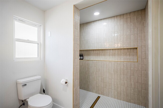Building Photo - 5614 Oakhaven Ln