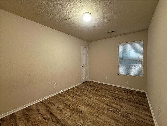 Building Photo - 14802 Fir Knoll Way