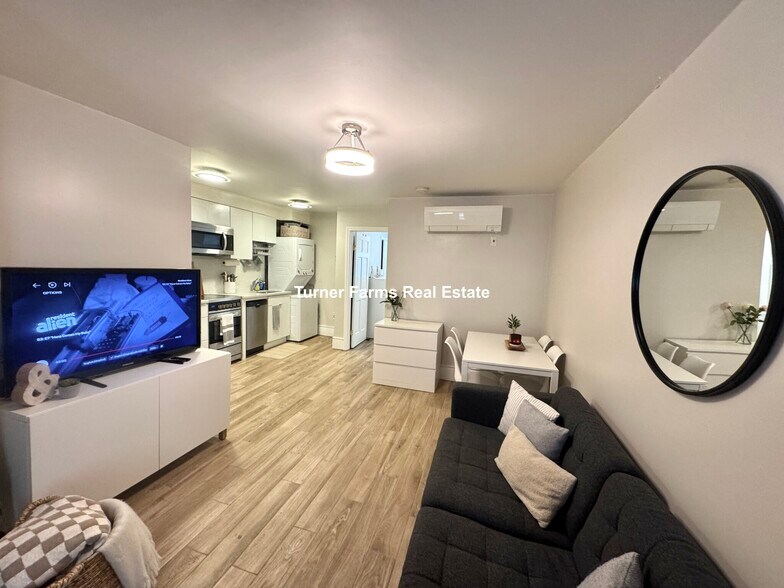 Building Photo - 91 Hudson St