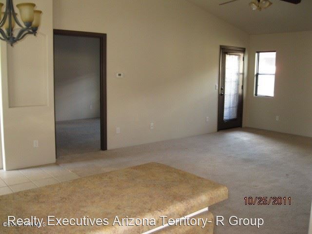 Building Photo - 2515 S Pantano Pkwy