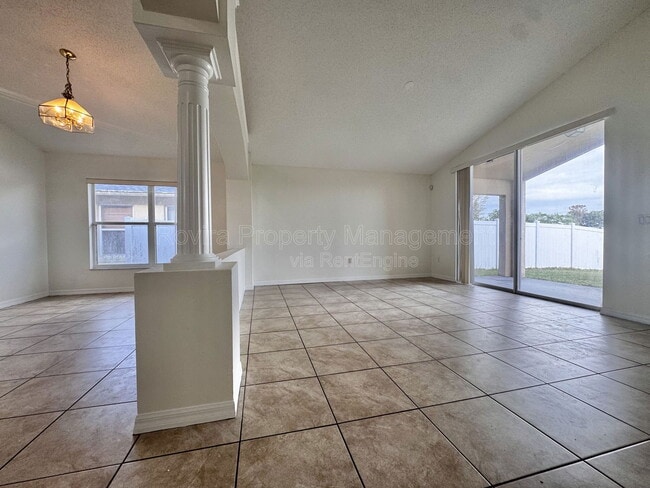 Building Photo - 4521 Declaration Dr