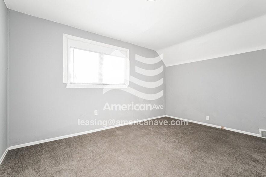 Building Photo - 1611 4th Ave