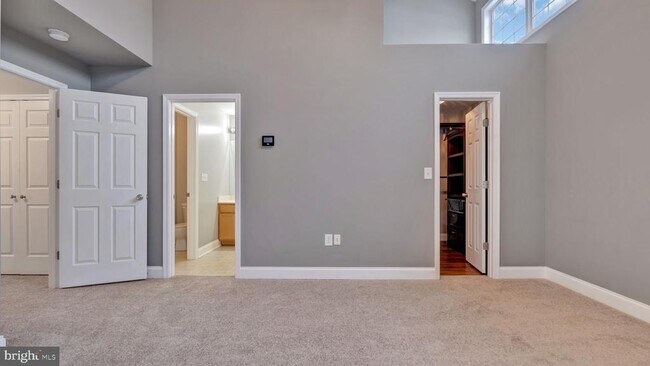 Building Photo - 1833 Drew St