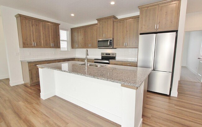 Building Photo - Immaculate Single-Level Home