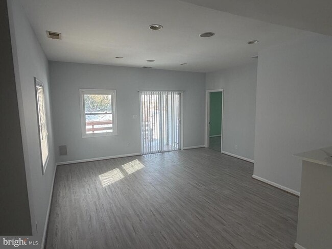 Building Photo - 7608 Leonard Dr