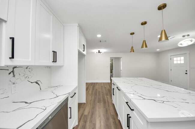 Building Photo - 918 Loper St