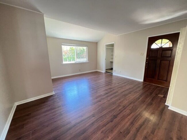 Building Photo - ~*~2BD/1BA Downtown Sunnyvale Charming Hom...