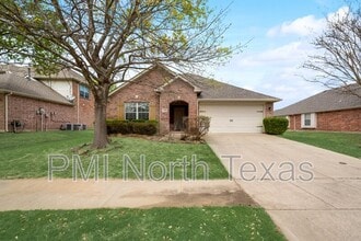 Building Photo - 8420 Sonnet Dr