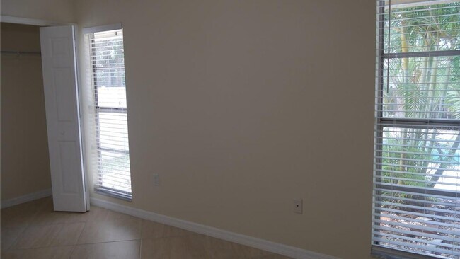 Building Photo - 3026 Vinson Ave