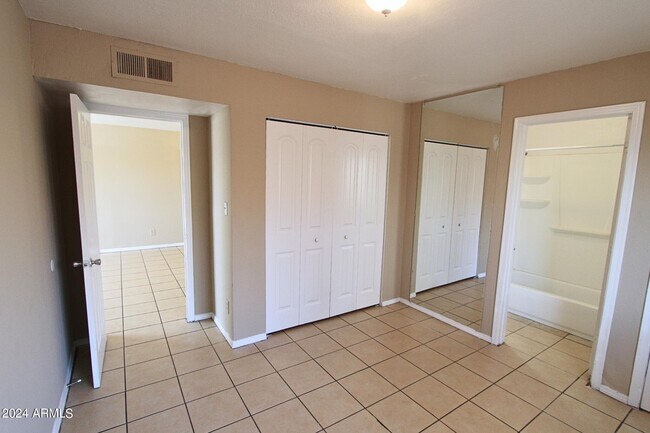 Building Photo - 2747 E Chipman Rd