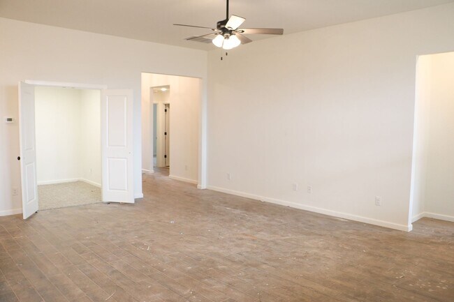 Building Photo - Brand New Home in Shawnee!