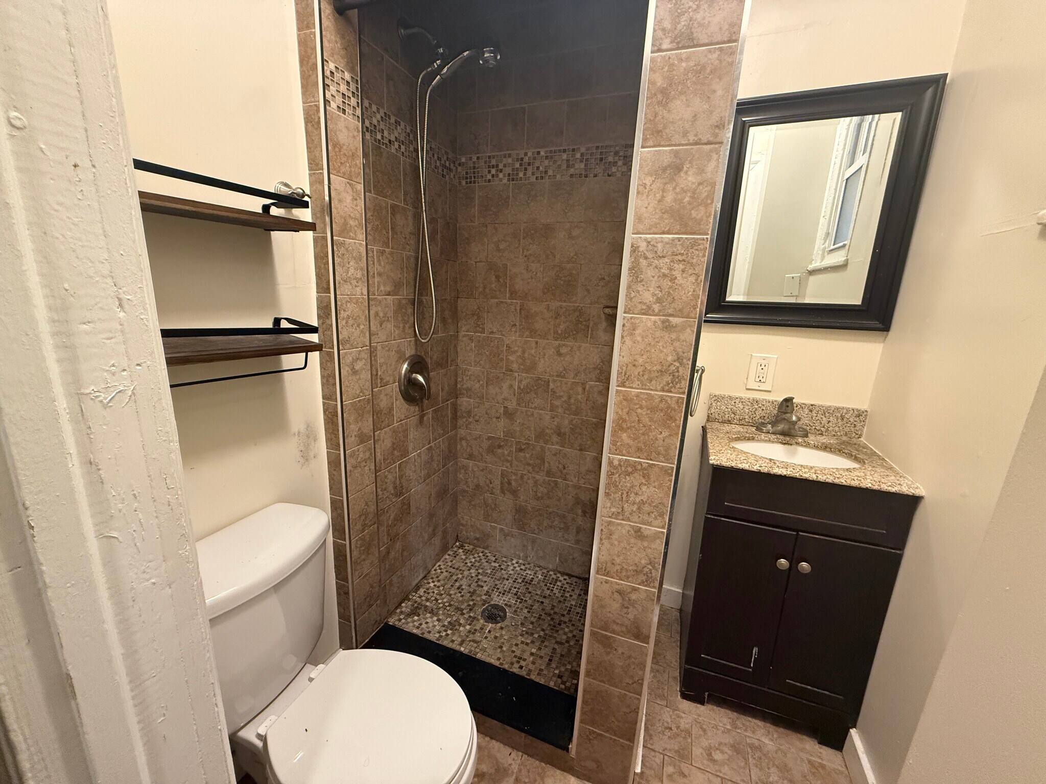 Building Photo - 1819 W Oxford St