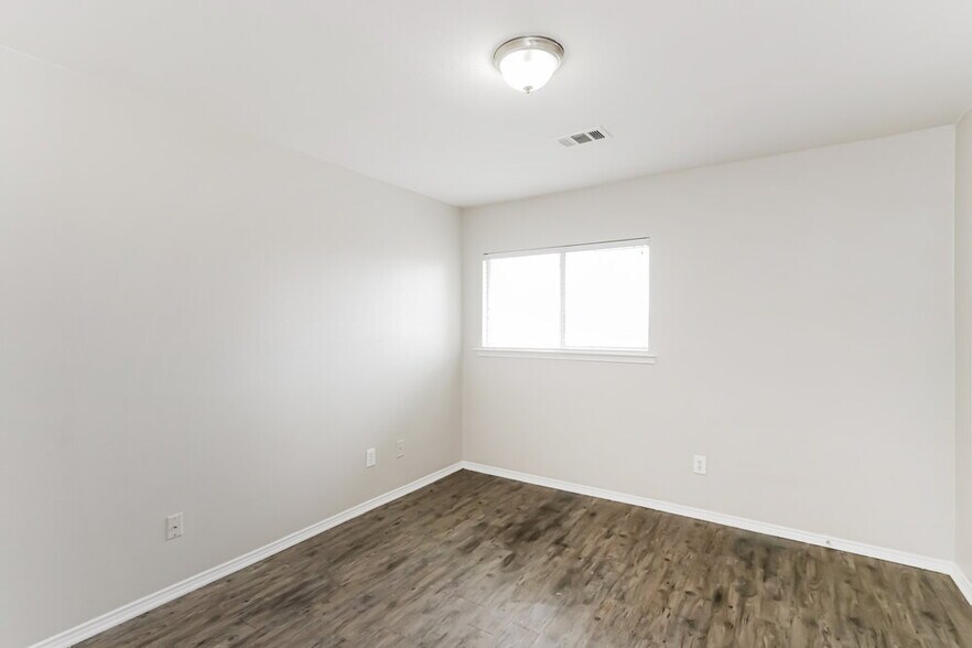 Building Photo - 2133 Pecan Creek Dr