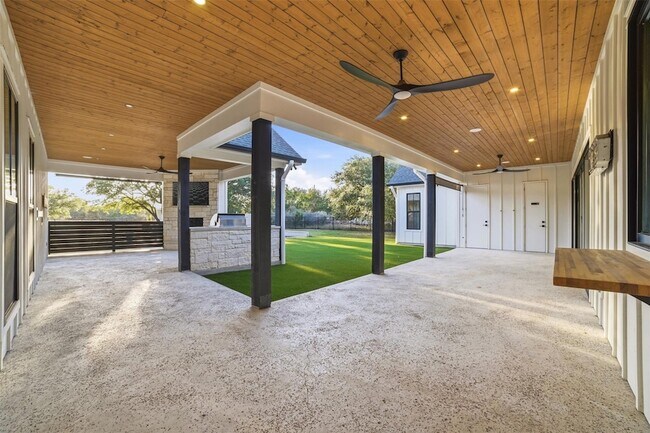 Building Photo - 23937 Oscar Rd