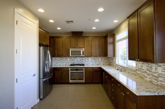 Building Photo - 656 Sea Anchor Dr