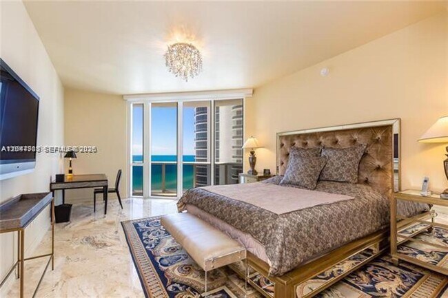 Building Photo - 16001 Collins Ave