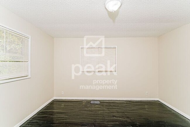 Building Photo - $1200! Beautiful 3 Bed/ 1 Bath home in Birmingham! Apply by 3/19 and save 50% off first month's r...