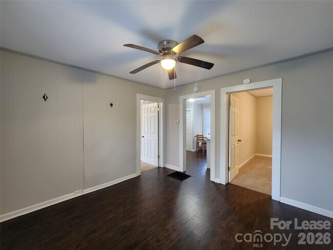 Building Photo - 507 S Vance St